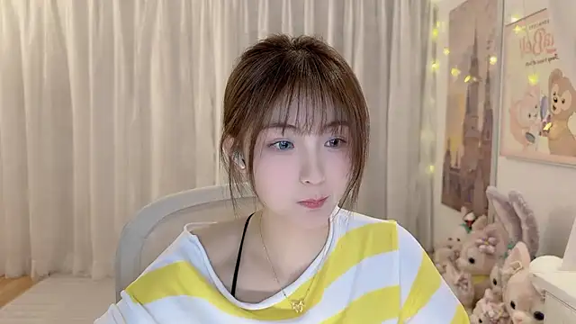 Snapshot of SHUIshui_ chatting on 12/31/24, 04:14 SHUIshui online show from 12/31/24, 04:14