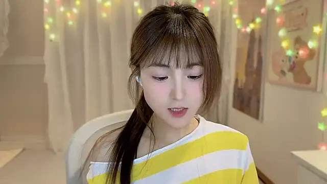 Snapshot of SHUIshui_ chatting on 02/08/25, 01:54 SHUIshui online show from 02/08/25, 01:54