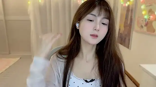 Snapshot of SHUIshui_ chatting on 02/17/25, 02:15 SHUIshui online show from 02/17/25, 02:15