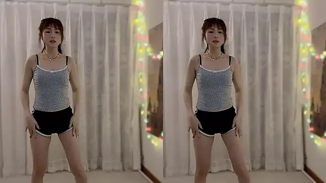 Snapshot of SHUIshui_ chatting on 02/25/25, 04:31 SHUIshui online show from 02/25/25, 04:31