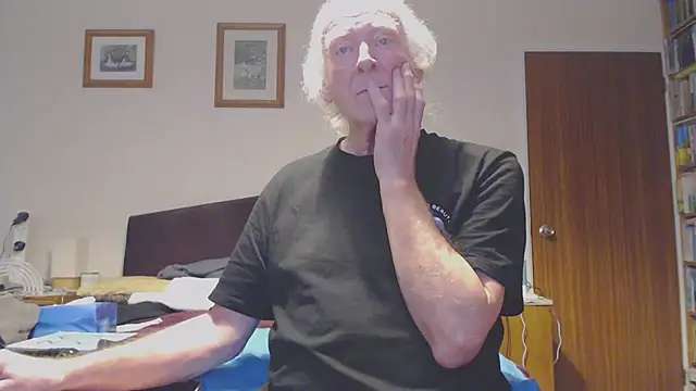 Snapshot of WaverlyKernow chatting on 01/10/25, 11:11 WaverlyKernow online show from 01/10/25, 11:11