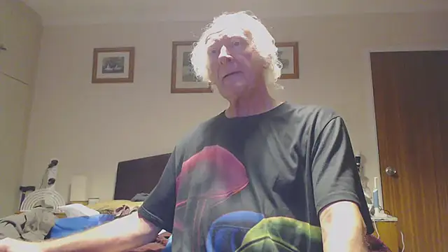 Snapshot of WaverlyKernow chatting on 01/11/25, 07:49 WaverlyKernow online show from 01/11/25, 07:49