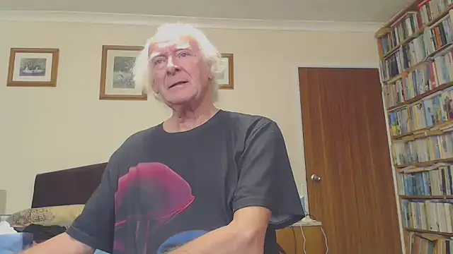 Snapshot of WaverlyKernow chatting on 01/12/25, 02:19 WaverlyKernow online show from 01/12/25, 02:19