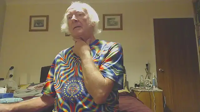 Snapshot of WaverlyKernow chatting on 01/15/25, 10:57 WaverlyKernow online show from 01/15/25, 10:57