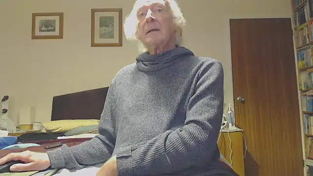 Snapshot of WaverlyKernow chatting on 01/23/25, 10:32 WaverlyKernow online show from 01/23/25, 10:32