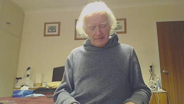 Snapshot of WaverlyKernow chatting on 01/23/25, 04:04 WaverlyKernow online show from 01/23/25, 04:04