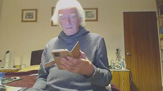 Snapshot of WaverlyKernow chatting on 01/26/25, 09:40 WaverlyKernow online show from 01/26/25, 09:40