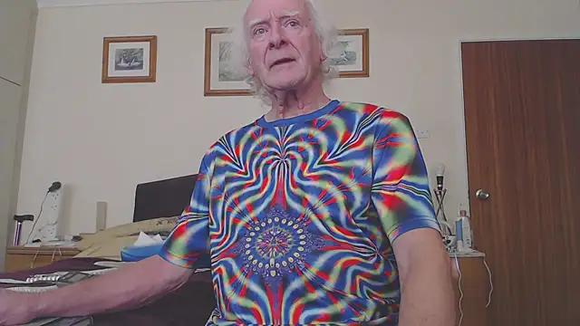 Snapshot of WaverlyKernow chatting on 01/31/25, 02:07 WaverlyKernow online show from 01/31/25, 02:07