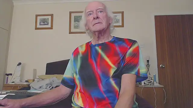 Snapshot of WaverlyKernow chatting on 02/04/25, 03:36 WaverlyKernow online show from 02/04/25, 03:36