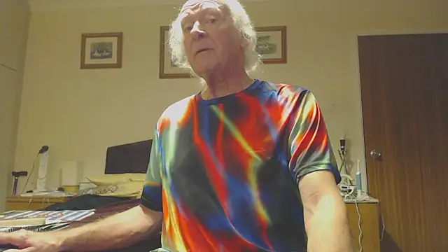 Snapshot of WaverlyKernow chatting on 02/05/25, 07:39 WaverlyKernow online show from 02/05/25, 07:39