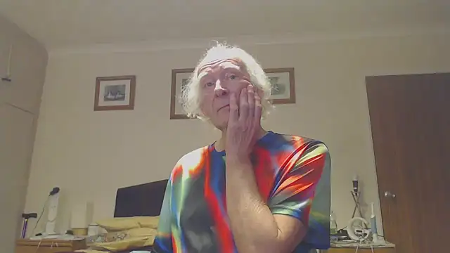 Snapshot of WaverlyKernow chatting on 02/05/25, 03:20 WaverlyKernow online show from 02/05/25, 03:20