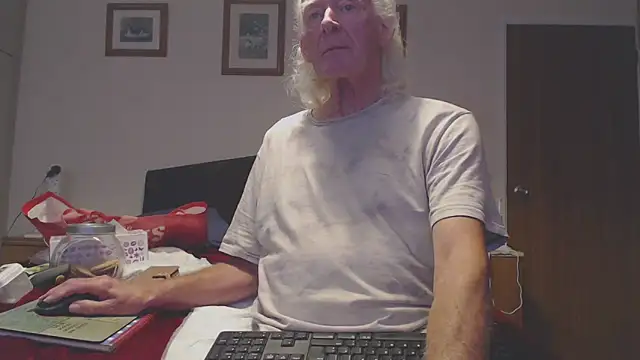 Snapshot of WaverlyKernow chatting on 09/27/25, 11:26 WaverlyKernow online show from 09/27/25, 11:26