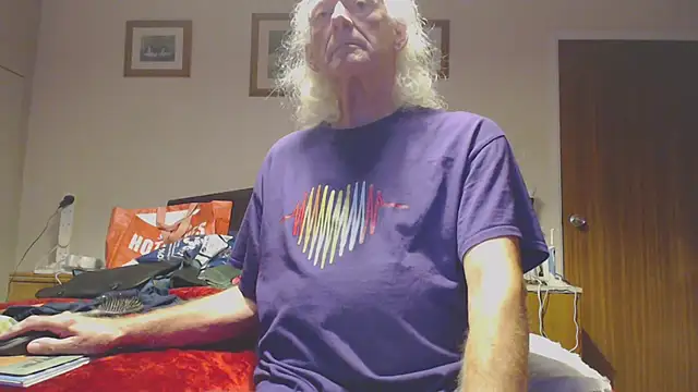 Snapshot of WaverlyKernow chatting on 10/01/25, 06:47 WaverlyKernow online show from 10/01/25, 06:47