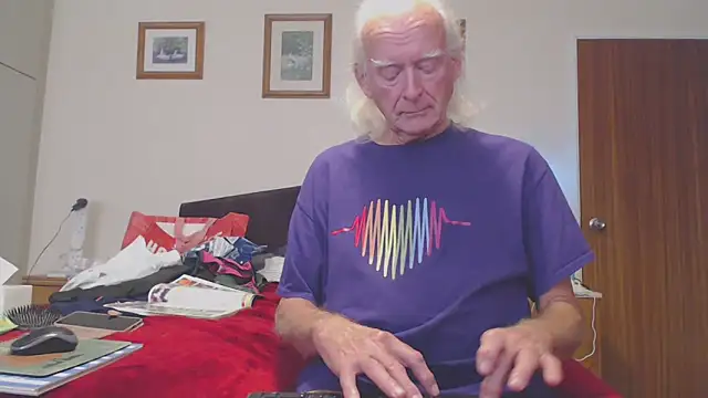 Snapshot of WaverlyKernow chatting on 10/02/25, 02:02 WaverlyKernow online show from 10/02/25, 02:02