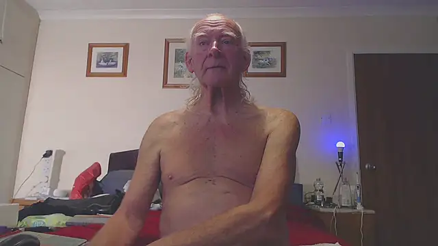 Snapshot of WaverlyKernow chatting on 10/05/25, 11:52 WaverlyKernow online show from 10/05/25, 11:52