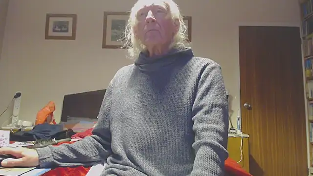 Snapshot of WaverlyKernow chatting on 10/10/25, 09:36 WaverlyKernow online show from 10/10/25, 09:36