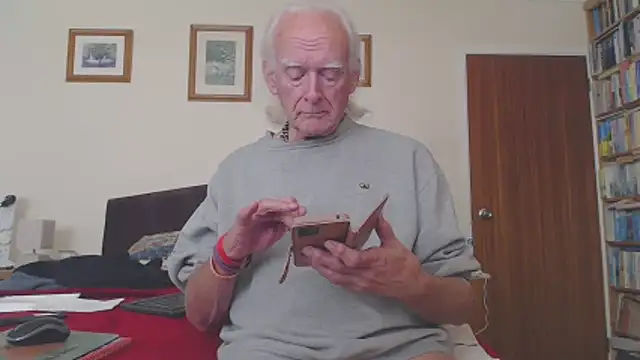 Snapshot of WaverlyKernow chatting on 10/26/25, 10:54 WaverlyKernow online show from 10/26/25, 10:54