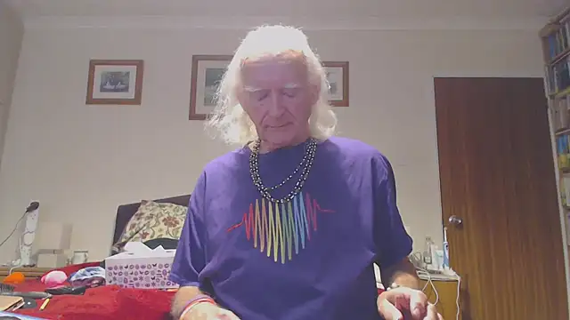 Snapshot of WaverlyKernow chatting on 11/06/25, 11:33 WaverlyKernow online show from 11/06/25, 11:33