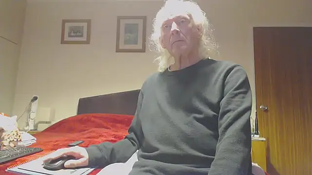 Snapshot of WaverlyKernow chatting on 12/15/25, 03:38 WaverlyKernow online show from 12/15/25, 03:38