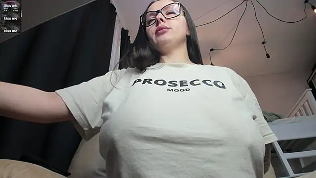 Snapshot of lecherous_wife chatting on 10/13/25, 05:57 lecherous wife online show from 10/13/25, 05:57