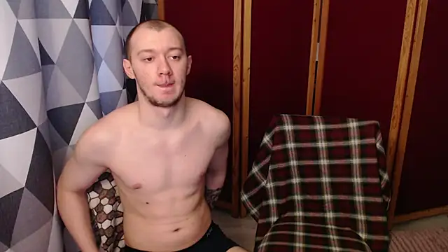 Snapshot of Emma_and_Tyller chatting on 12/04/24, 07:50 Emma and Tyller online show from 12/04/24, 07:50