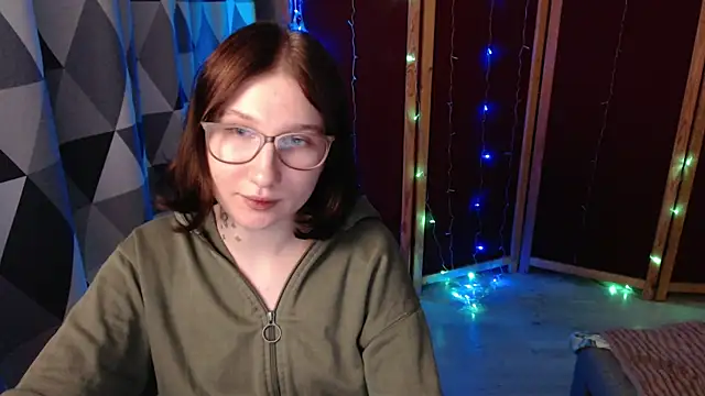 Snapshot of Emma_and_Tyller chatting on 12/11/24, 04:42 Emma and Tyller online show from 12/11/24, 04:42