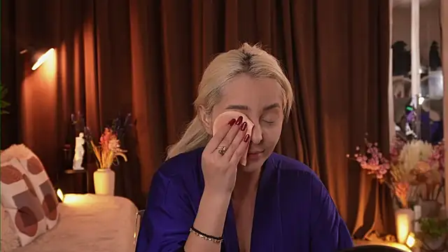 Snapshot of VictoriaMorrone chatting on 11/25/25, 11:38 VictoriaMorrone online show from 11/25/25, 11:38