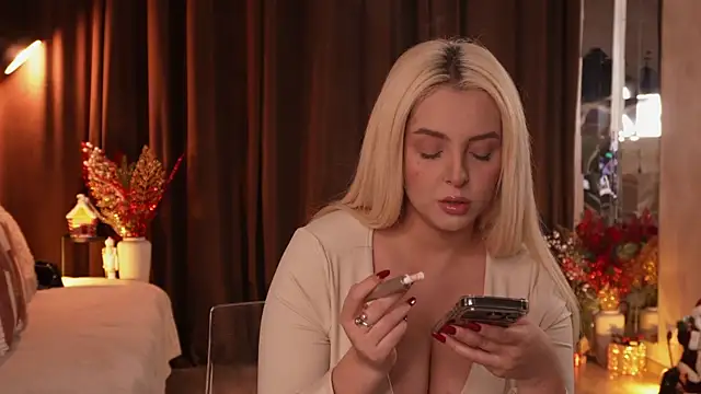 Snapshot of VictoriaMorrone chatting on 12/03/25, 11:47 VictoriaMorrone online show from 12/03/25, 11:47