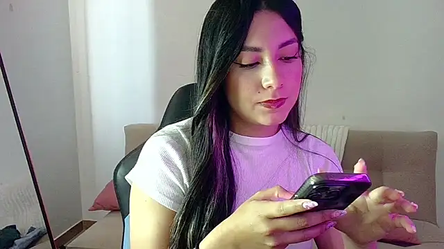 Lia 14  online show from 06/11/26, 04:27