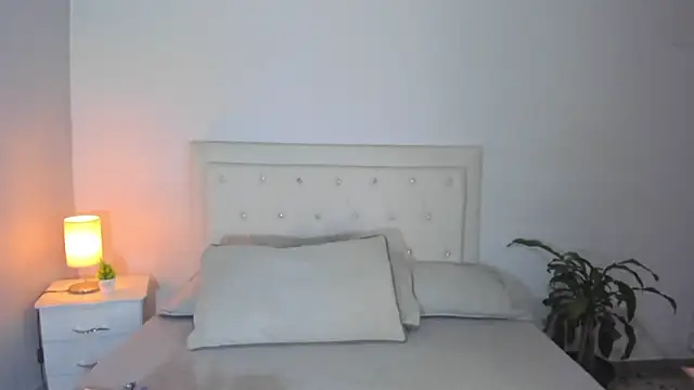 MELISSA ALVAREZ online show from 10/08/25, 09:18