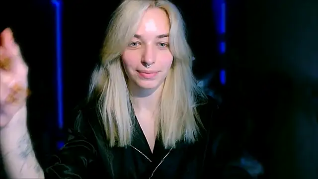 Snapshot of Eli_Llie chatting on 10/23/25, 01:27 Eli Llie online show from 10/23/25, 01:27