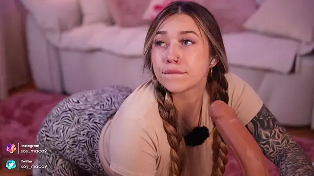 Snapshot of lilith_gray9 chatting on 11/18/25, 04:39 lilith gray9 online show from 11/18/25, 04:39