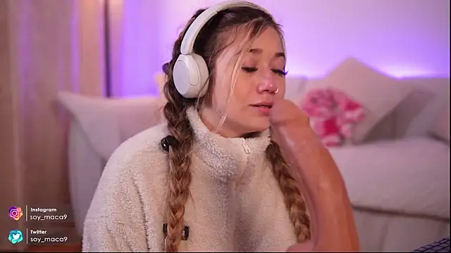 Snapshot of lilith_gray9 chatting on 11/22/25, 06:29 lilith gray9 online show from 11/22/25, 06:29