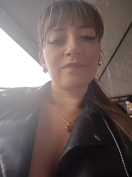 Snapshot of tata_laima__ chatting on 09/14/25, 04:28 tata laima   online show from 09/14/25, 04:28