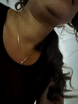 Snapshot of tata_laima__ chatting on 09/18/25, 01:02 tata laima   online show from 09/18/25, 01:02