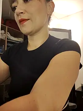 Snapshot of tata_laima__ chatting on 09/24/25, 12:41 tata laima   online show from 09/24/25, 12:41