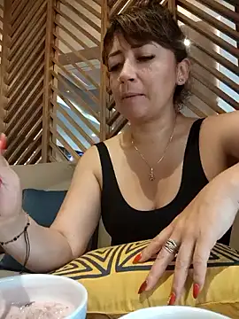 Snapshot of tata_laima__ chatting on 10/02/25, 02:24 tata laima   online show from 10/02/25, 02:24