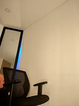 Snapshot of tata_laima__ chatting on 10/17/25, 02:08 tata laima   online show from 10/17/25, 02:08