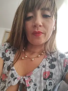 Snapshot of tata_laima__ chatting on 10/18/25, 04:08 tata laima   online show from 10/18/25, 04:08