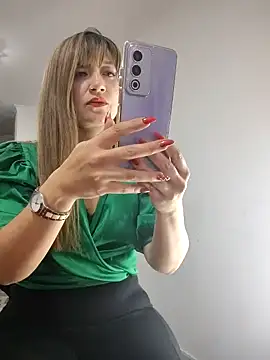 Snapshot of tata_laima__ chatting on 11/05/25, 03:45 tata laima online show from 11/05/25, 03:45