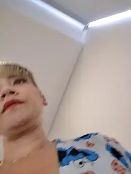 Snapshot of tata_laima__ chatting on 11/17/25, 02:45 tata laima online show from 11/17/25, 02:45