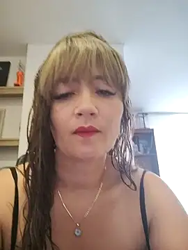 Snapshot of tata_laima__ chatting on 11/19/25, 01:22 tata laima online show from 11/19/25, 01:22