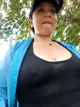 Snapshot of tata_laima__ chatting on 04/01/26, 02:47 tata laima online show from 04/01/26, 02:47