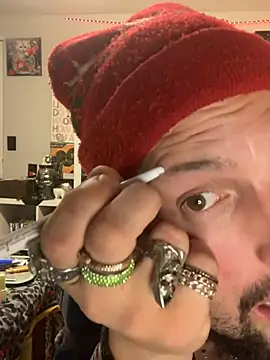 Snapshot of BobbyQ29 chatting on 11/27/25, 04:53 BobbyQ29 online show from 11/27/25, 04:53