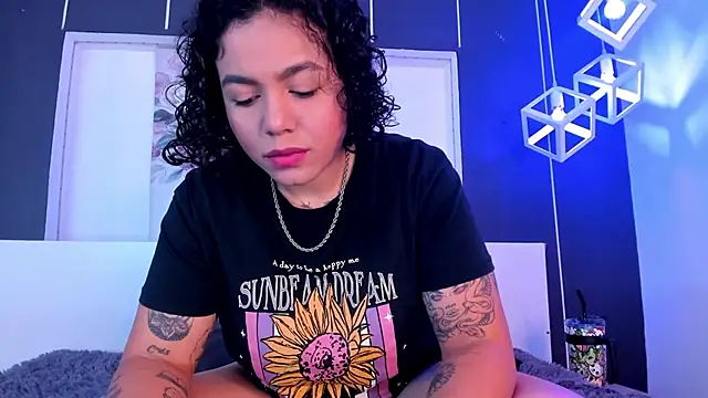 Snapshot of Alexxxholy chatting on 12/31/24, 01:41 Alexxxholy online show from 12/31/24, 01:41