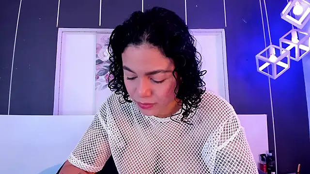 Snapshot of Alexxxholy chatting on 01/27/25, 01:41 Alexxxholy online show from 01/27/25, 01:41