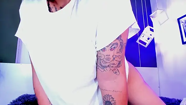 Snapshot of Alexxxholy chatting on 02/27/25, 04:43 Alexxxholy online show from 02/27/25, 04:43