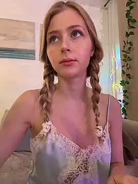 LunaRase online show from 11/03/25, 09:21