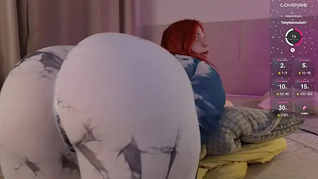 Snapshot of Tara_Renn chatting on 10/08/25, 08:28 Tara Renn online show from 10/08/25, 08:28