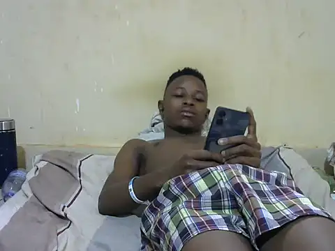 Snapshot of swthairydic chatting on 10/12/25, 11:20 swthairydic online show from 10/12/25, 11:20